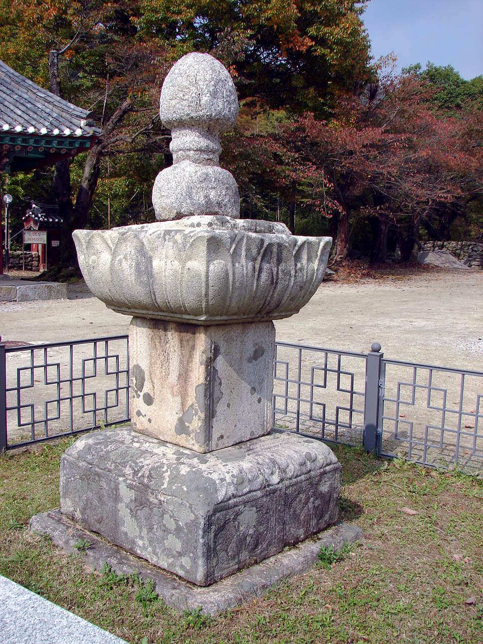 김제 금산사 노주 전경